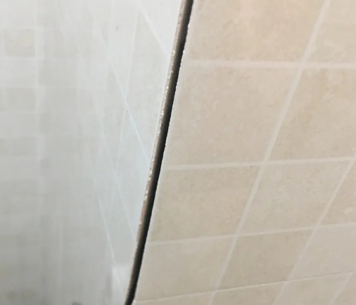 连云瓷砖空鼓维修公司分享阳台瓷砖脱落的修复过程可以分为以下几个步骤